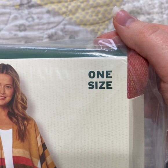 Woolrich plaid cozy blanket wrap with fringe trim - Picture 8 of 8